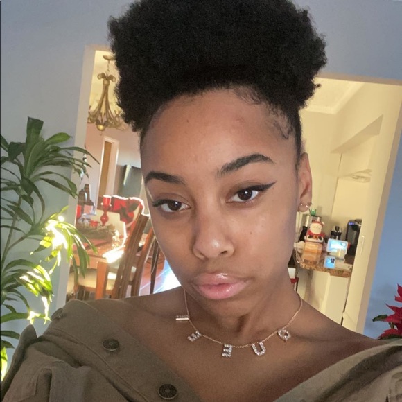 Meet your Posher, Simone - Picture 1 of 1